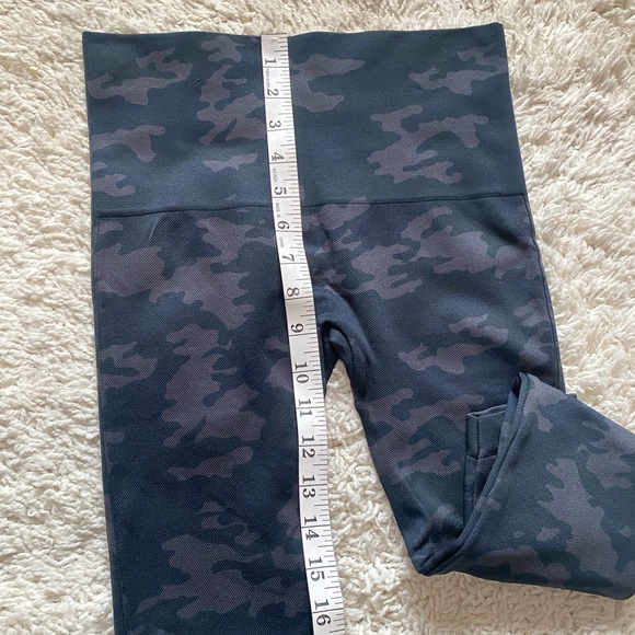 Spanx leggings size medium camouflage multi colored - Picture 5 of 10